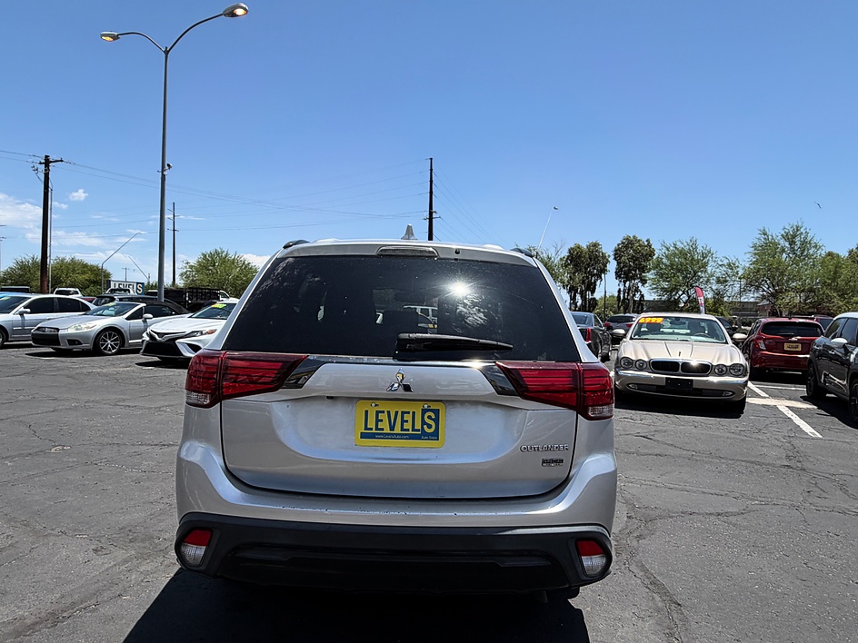 2020 Mitsubishi Outlander SEL in Tucson, AZ — photo 3