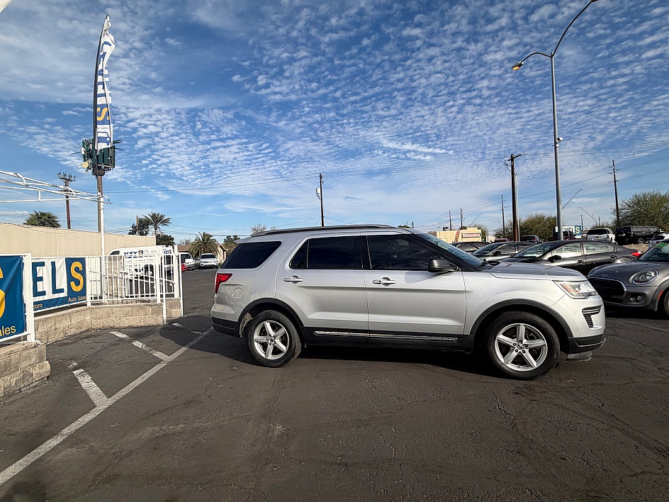 2018 Ford Explorer XLT in Tucson, AZ — photo 2
