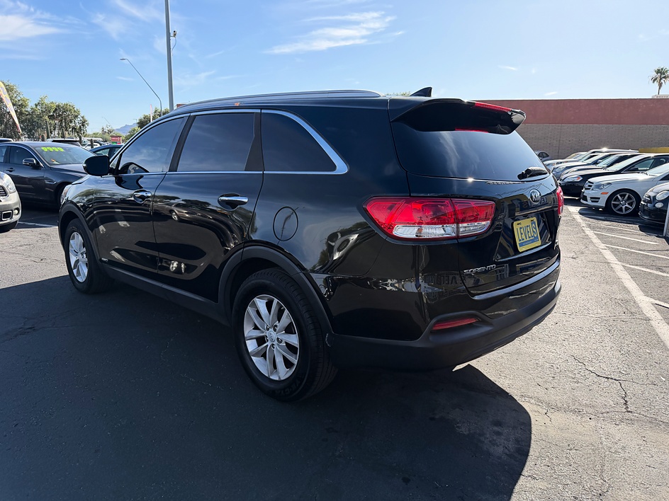 2018 KIA Sorento LX in Tucson, AZ — photo 4