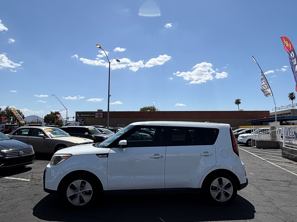 2015 KIA Soul Base in Tucson, AZ — photo 3