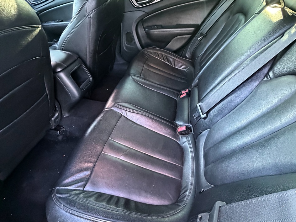 2016 Chrysler 200 Limited in Tucson, AZ — photo 9
