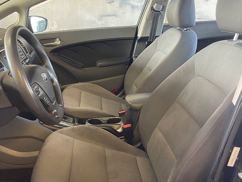 2017 KIA Forte LX in Tucson, AZ — photo 9