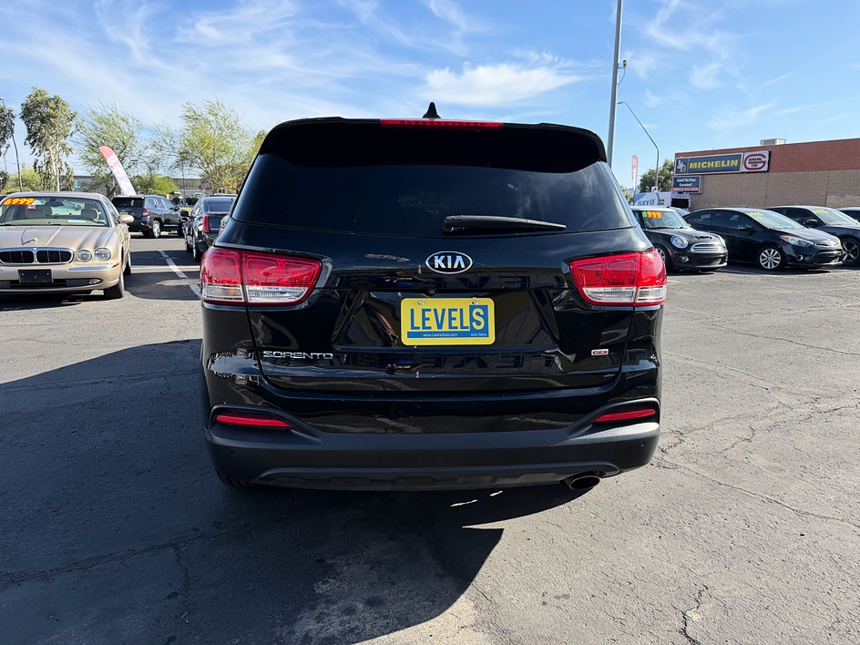 2018 KIA Sorento LX in Tucson, AZ — photo 2