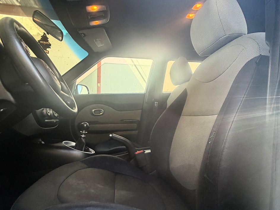 2015 KIA Soul Base in Tucson, AZ — photo 9
