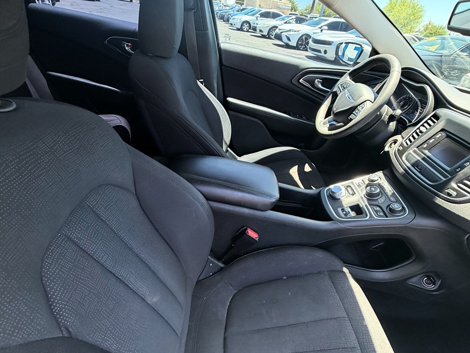 2015 Chrysler 200 Limited in Tucson, AZ — photo 5