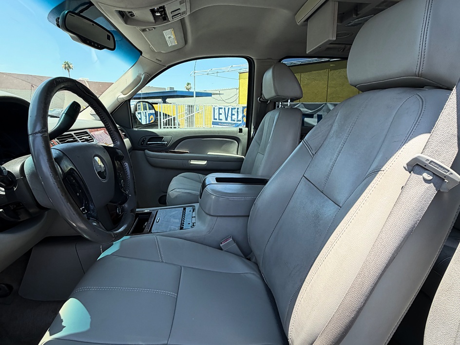 2007 Chevrolet Suburban LTZ 4WD in Tucson, AZ — photo 10