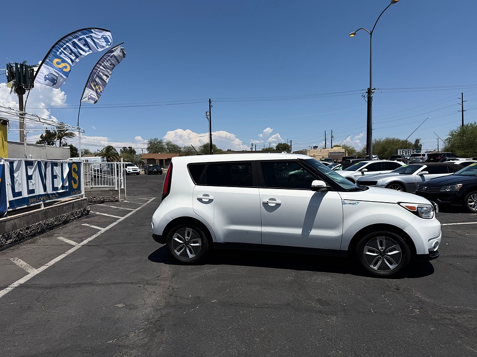2018 KIA Soul EV EV+ in Tucson, AZ — photo 3