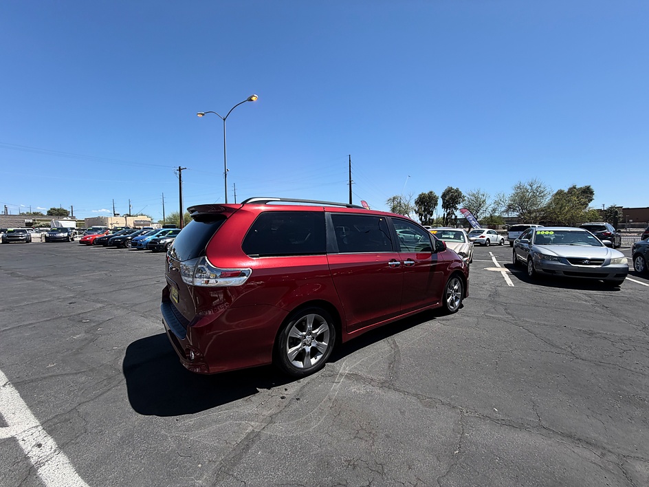 2013 Toyota Sienna SE in Tucson, AZ — photo 3