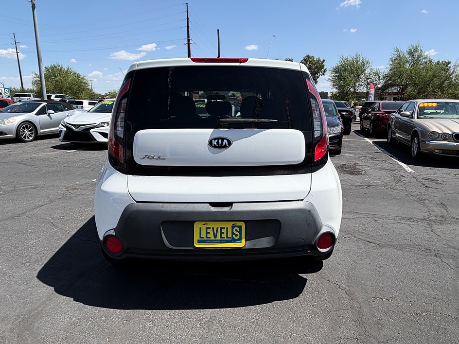 2015 KIA Soul Base in Tucson, AZ — photo 5