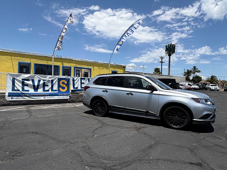 2020 Mitsubishi Outlander SEL in Tucson, AZ — photo 4