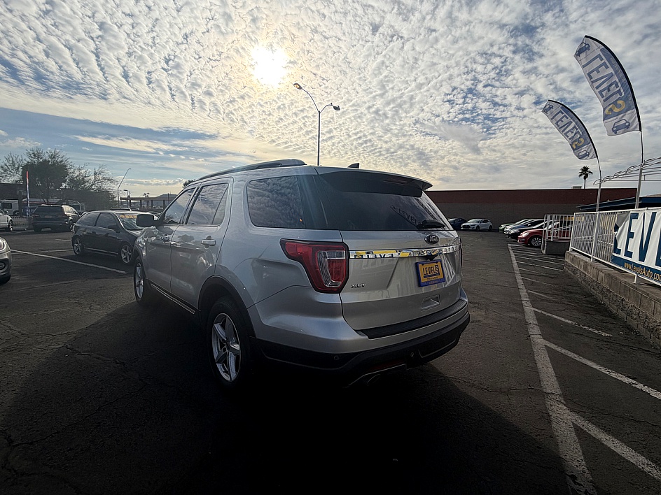 2018 Ford Explorer XLT in Tucson, AZ — photo 5
