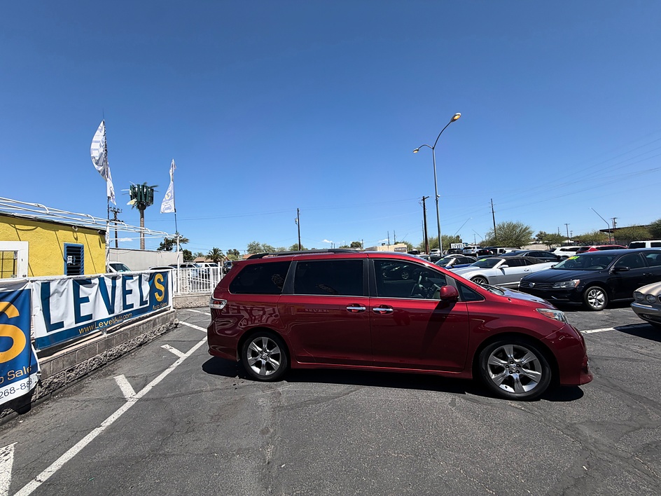 2013 Toyota Sienna SE in Tucson, AZ — photo 2